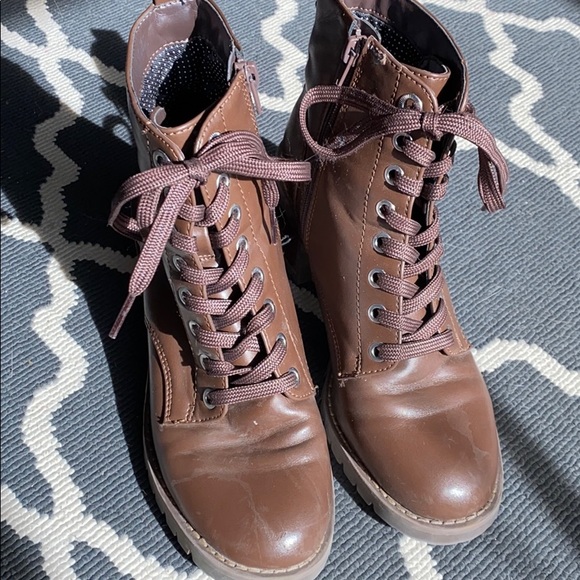 Chic Combat Heel Lace Up Boots - Picture 3 of 4